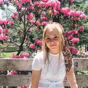 Meet your Posher, Caroline